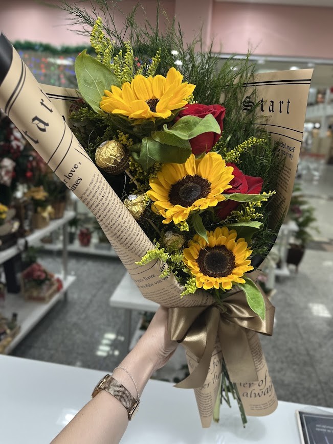 Ramalhete de Girassóis e Rosas com Chocolates ❤️