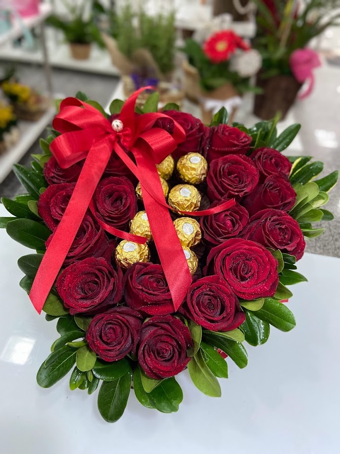 Coração com 20 Rosas e Ferrero Rocher ❤️