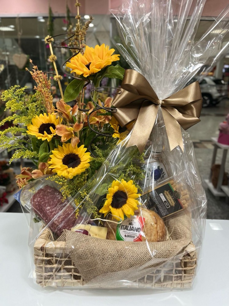 Mala de Palha com Vinho Importado, Queijo Gouda e Salame