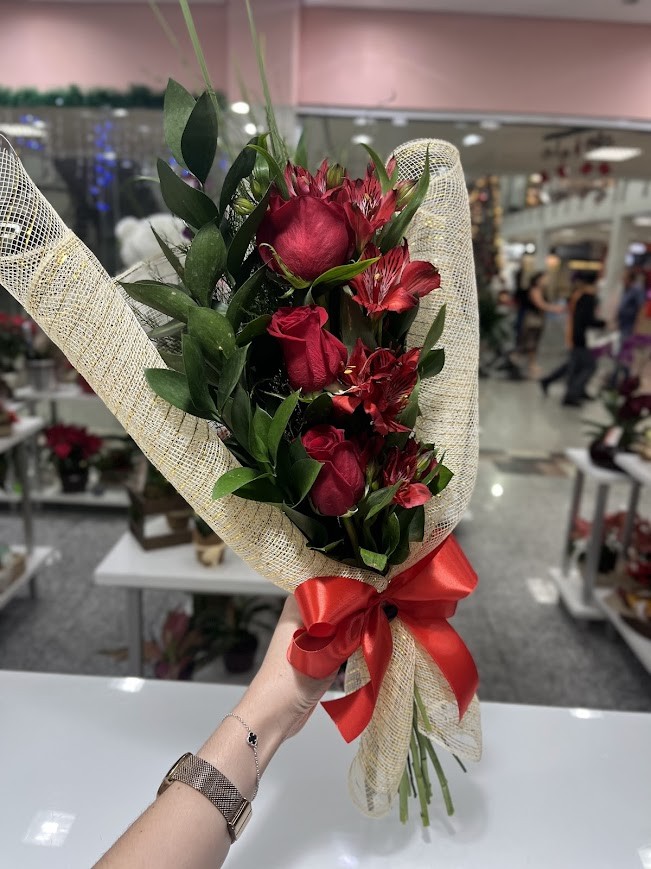 Ramalhete com Três Rosas em Tela 